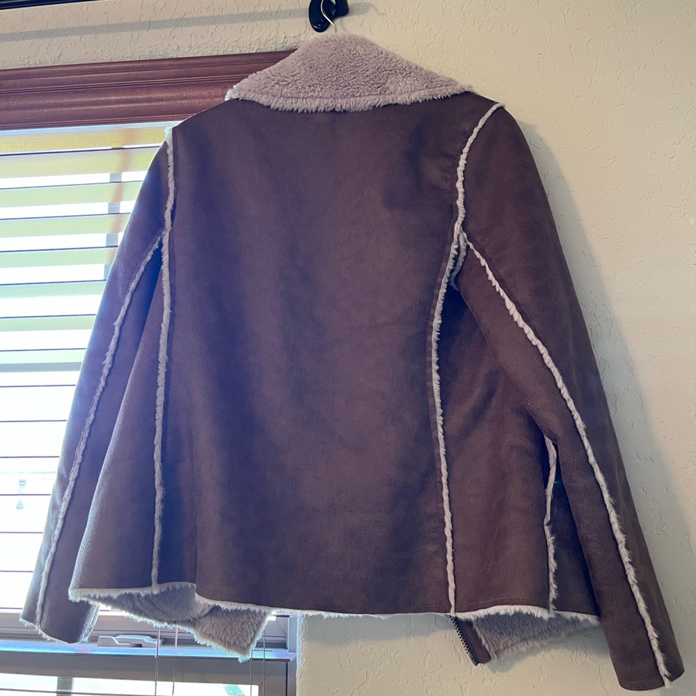 Coat - Picture 3 of 4